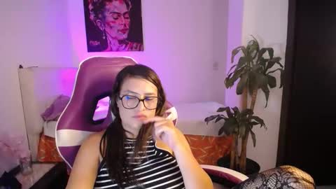 Esmeralda online show from February 12, 10:55 pm