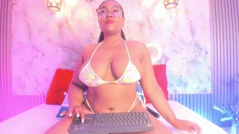 esmeralda online show from March 7, 9:40 am