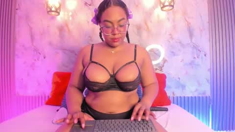 esmeralda online show from February 13, 9:09 am