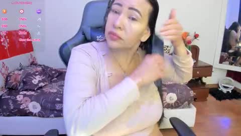 esme online show from December 1, 2:53 pm