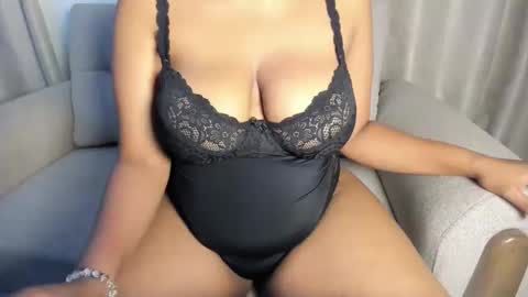 Esme online show from October 13, 3:42 am