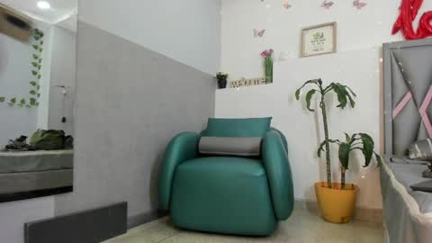 esterlindez online show from May 15, 11:29 pm