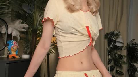 Natalie online show from February 13, 6:04 am