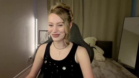 eva hamilton online show from May 16, 9:01 am