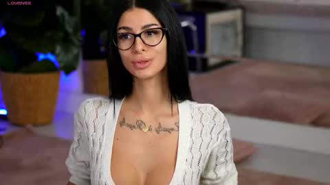 Eva  online show from November 14, 7:30 am