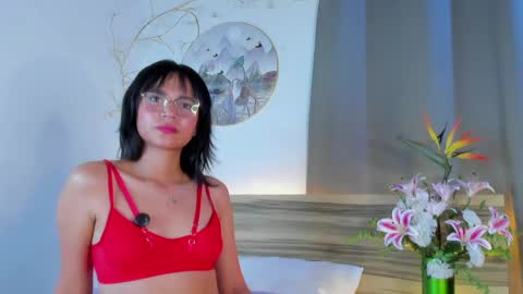 evalune_ online show from May 12, 10:49 pm