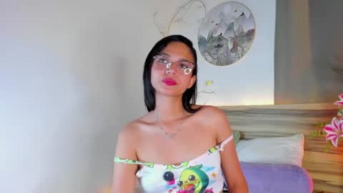 evalune_ online show from April 29, 9:42 pm