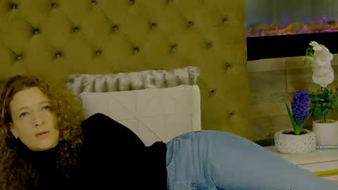 EveHamilton online show from February 26, 8:30 pm