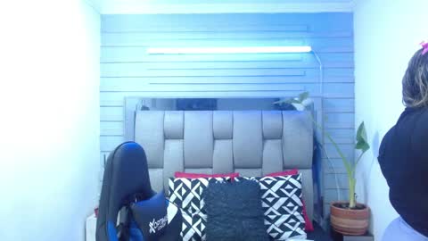 evelin zaens online show from June 2, 3:51 am