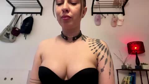 Evelyn Charm online show from May 13, 4:57 pm