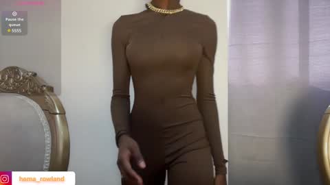 E V E L Y N  online show from January 22, 12:49 pm