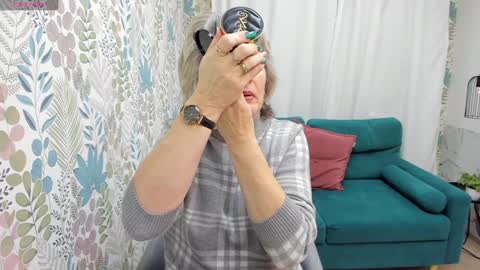 Evelyn online show from January 20, 5:04 am