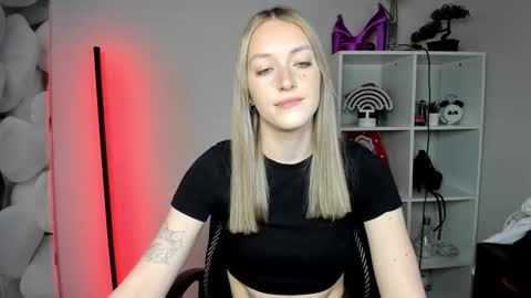 evelynblond online show from February 18, 2:27 pm