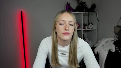 evelynblond online show from April 14, 4:07 pm