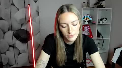 evelynblond online show from January 7, 6:00 pm