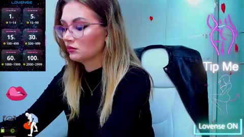 evelyne_rose online show from September 16, 5:15 am