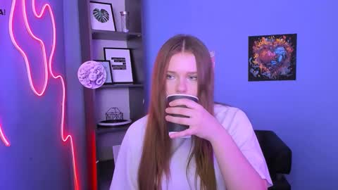 evelynlovelyy online show from March 19, 2:10 pm