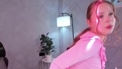 Evelyn online show from May 4, 9:24 am