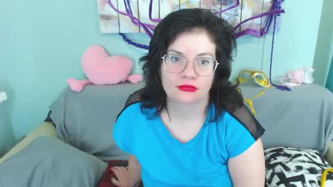 Everly online show from December 10, 2:28 pm