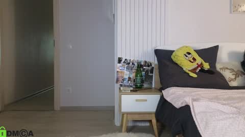 evi_woow online show from February 7, 8:10 pm