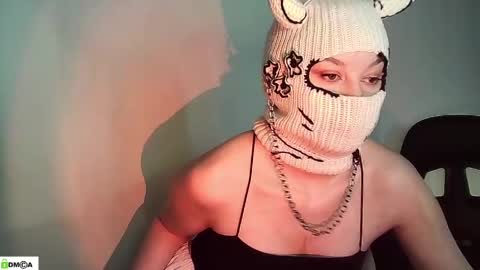 Renesme White Im here from Monday to Friday online show from April 20, 5:10 am