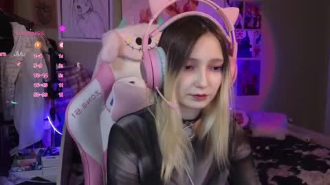 Evie online show from February 6, 9:06 pm