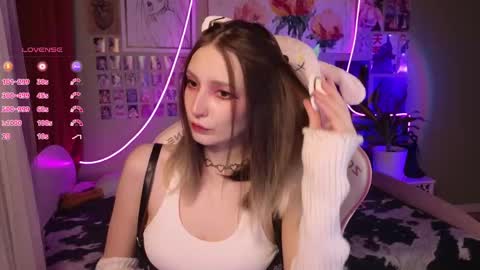 Evie online show from April 23, 8:22 pm