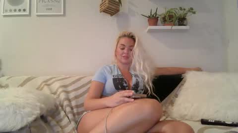 Badblondebunny online show from April 2, 11:35 pm