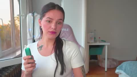 ewelynscott online show from November 5, 7:02 am