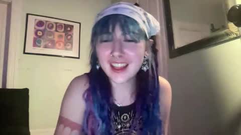 Fae online show from April 19, 8:25 am