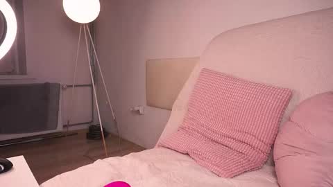 Kamila online show from September 28, 7:30 pm