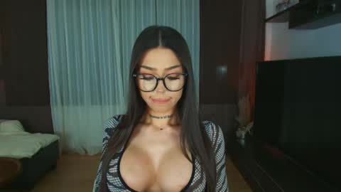 Jennifer online show from March 23, 11:00 pm