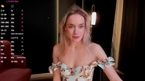 fancyamelia online show from September 18, 8:40 pm