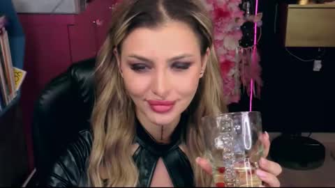 Sarah online show from November 1, 7:51 pm