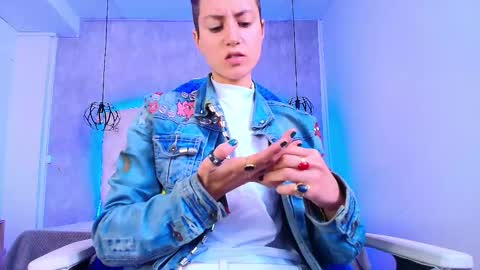   online show from November 13, 12:04 pm