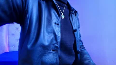   online show from December 13, 7:53 pm