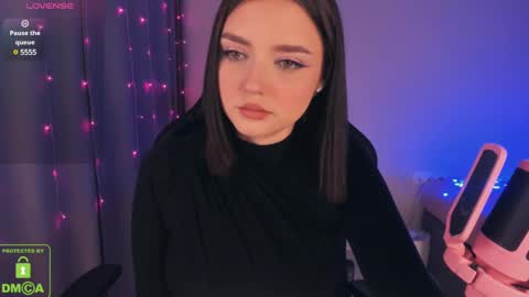 LEEN online show from February 15, 5:39 pm