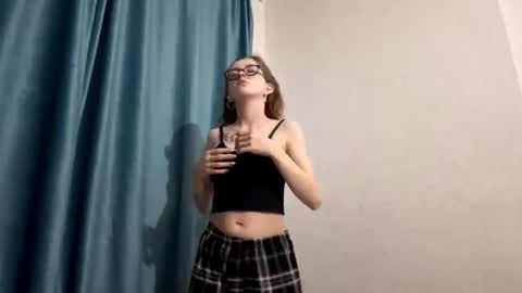 Emma online show from March 20, 9:30 pm