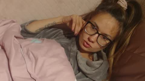 say meow and send tip  online show from October 1, 11:04 am