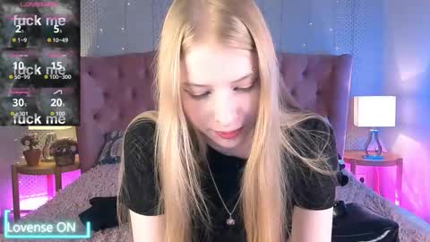 Mia online show from September 14, 9:56 pm