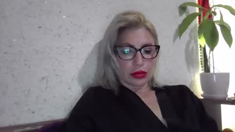 fox_red_lady7 online show from April 21, 6:59 pm