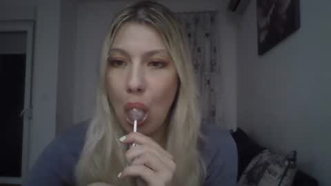 foxy_bright online show from March 19, 7:29 pm