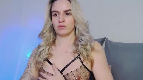 Foxy Kimmi online show from March 6, 7:03 am