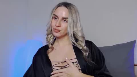 Foxy Kimmi online show from December 4, 7:21 am