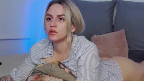 Foxy Kimmi online show from April 6, 5:08 am