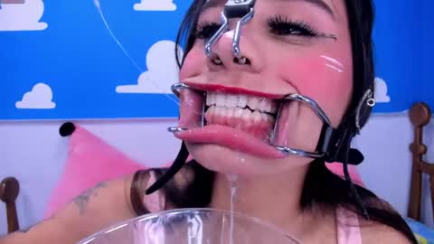 Samy online show from April 16, 9:39 pm