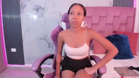 Laura online show from December 1, 7:27 pm