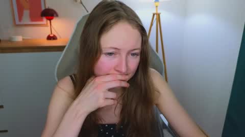 Freya online show from December 4, 4:05 pm