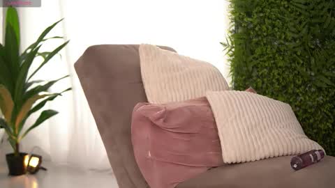 freyaheart online show from October 7, 6:40 am