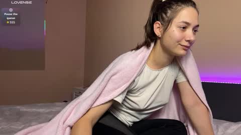 FreyaOliver online show from December 16, 10:15 pm